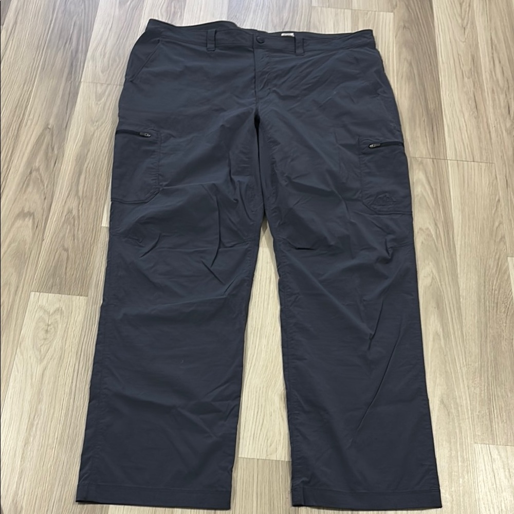 L.L‎ Bean Outdoor Men's Navy Cargo Pants Size 40/32